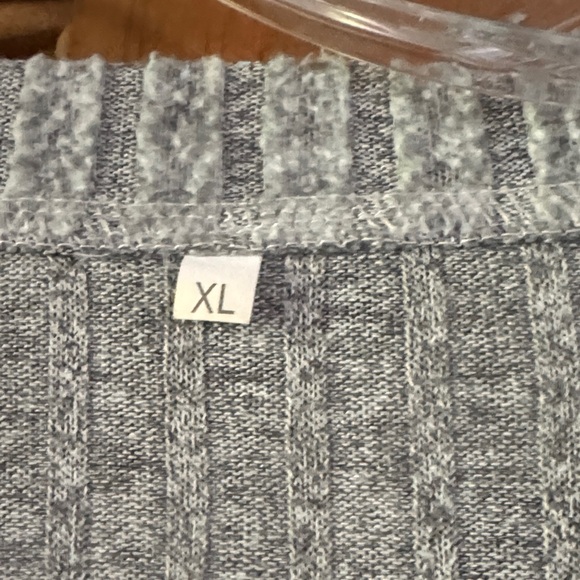 Source Unknown Gray Ribbed V-Neck Sweater Very soft! PTP 23 inches - Picture 2 of 3